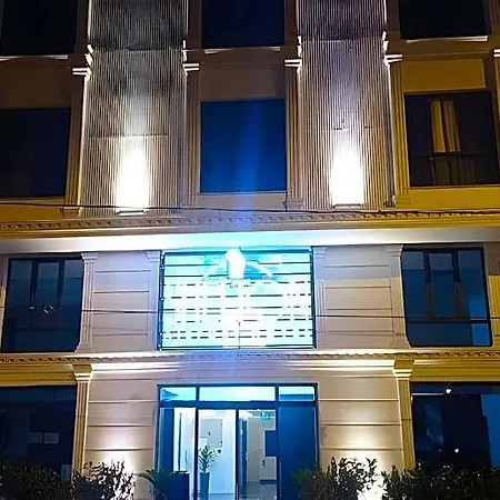 Hotel Shelton Airport