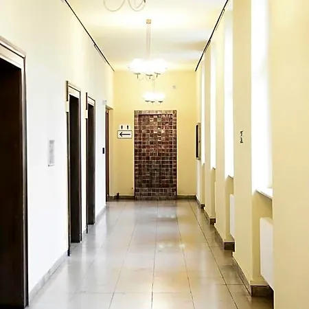 Hotell Shelton Airport 3*