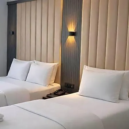 Hotel Shelton Airport 3*